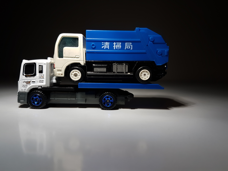 Illustration for article titled Throwback Thursday: B/O (Battery-operated) Tomica B-12 Nissan Atlas Garbage Truck